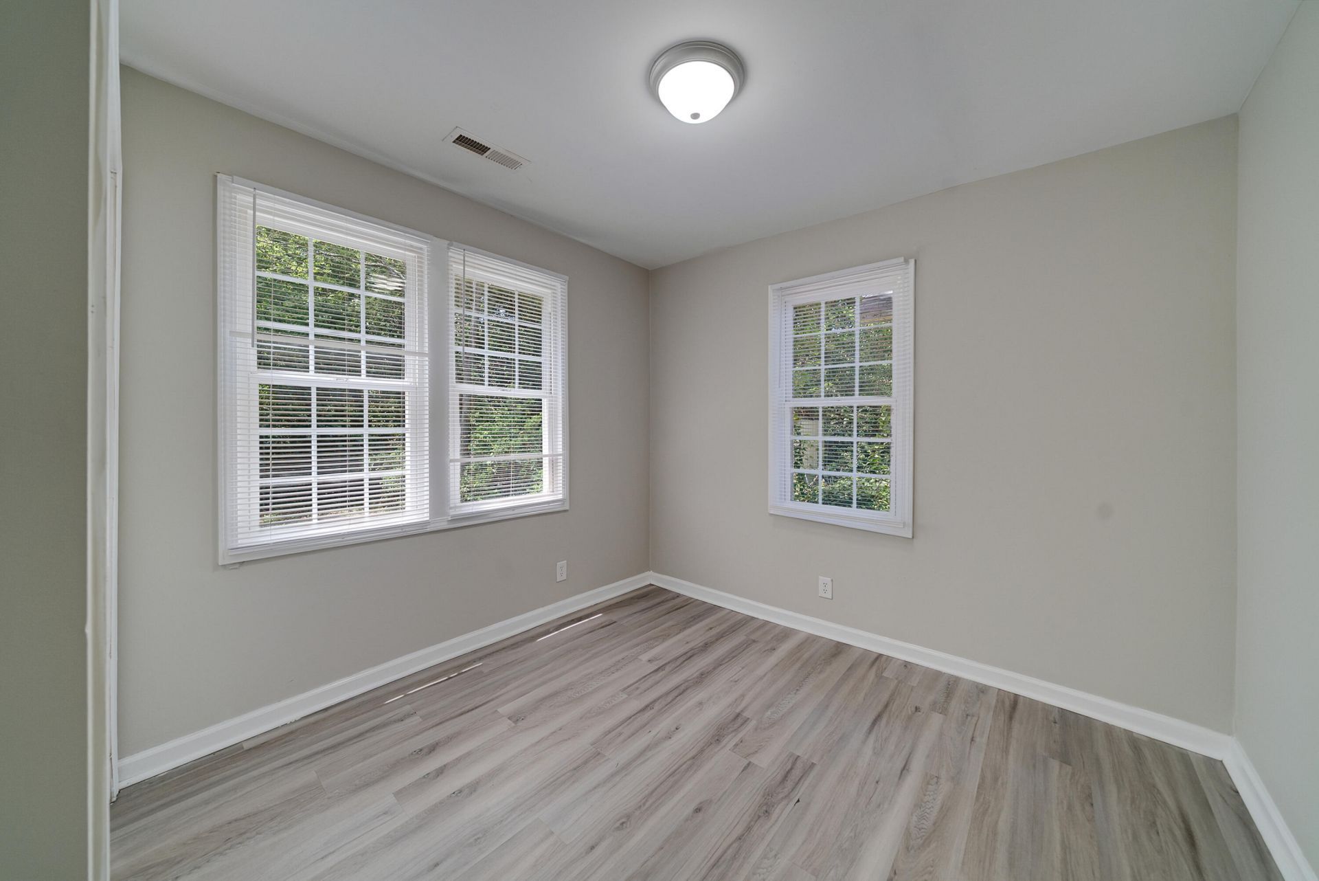 3047 Chicora Avenue Photo 17