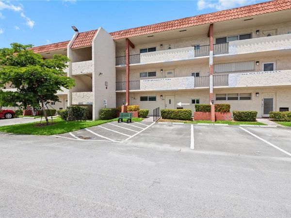 811 S Hollybrook Dr , Unit 105, Pembroke Pines, FL 33025
