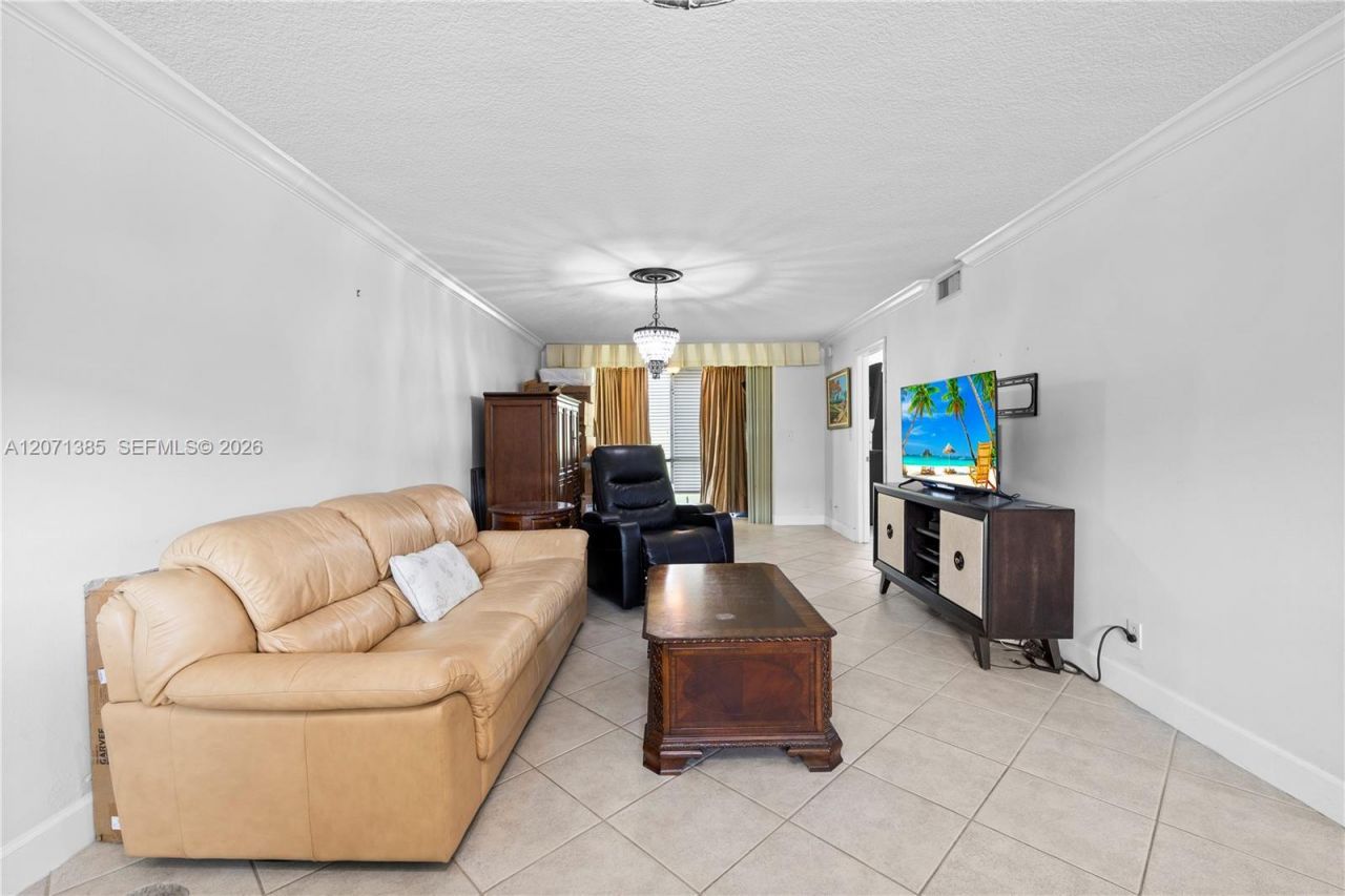 811 S Hollybrook Dr , Unit 105, Pembroke Pines, FL 33025 Photo