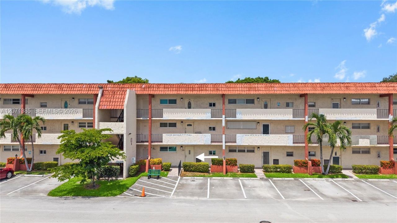 811 S Hollybrook Dr , Unit 105, Pembroke Pines, FL 33025 Photo