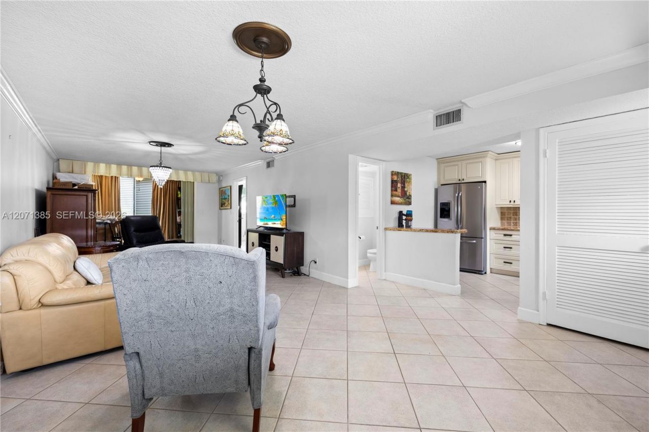 811 S Hollybrook Dr , Unit 105, Pembroke Pines, FL 33025 Photo