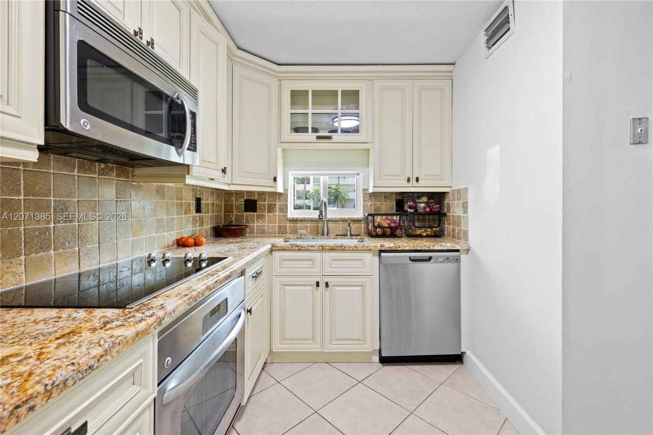 811 S Hollybrook Dr , Unit 105, Pembroke Pines, FL 33025 Photo
