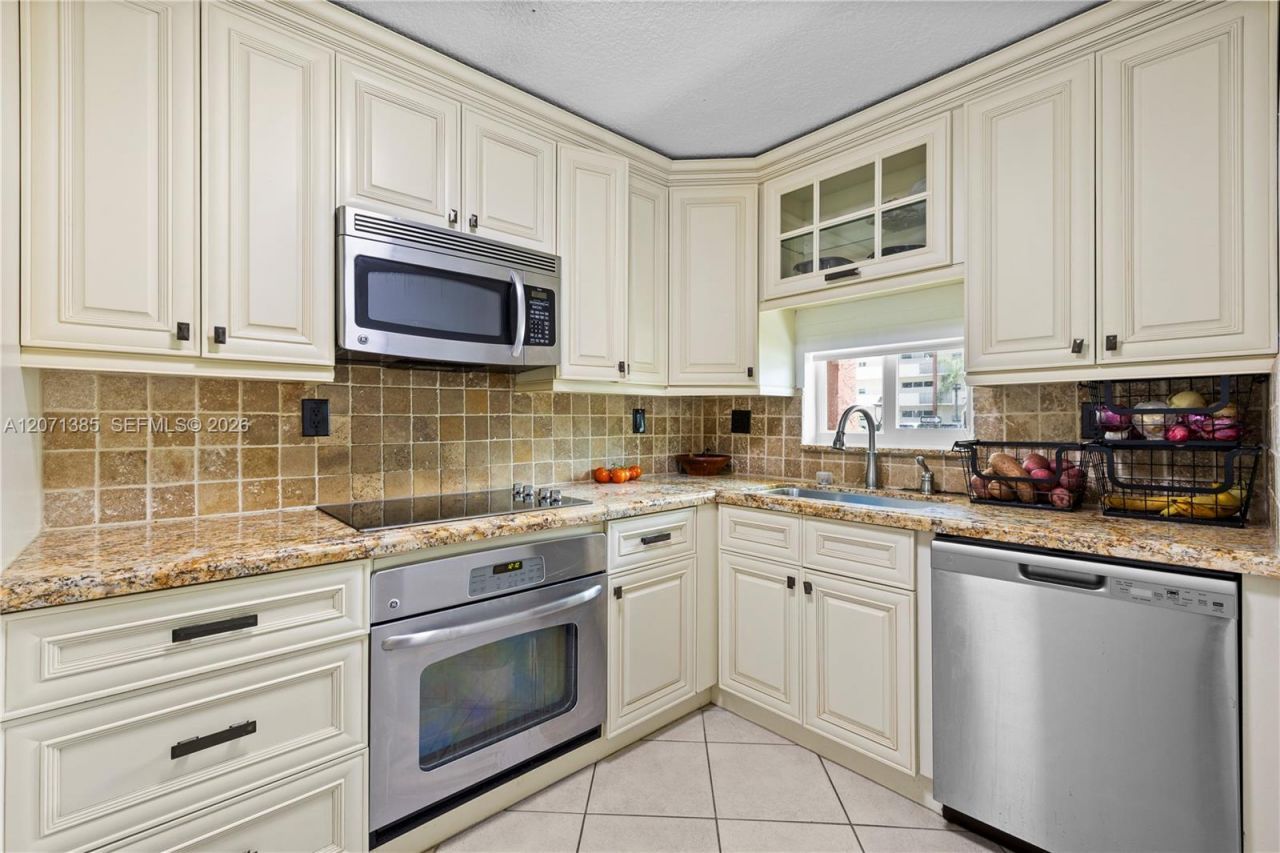 811 S Hollybrook Dr , Unit 105, Pembroke Pines, FL 33025 Photo