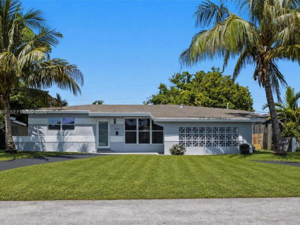 2250 Gulfstream Dr, Miramar, FL 33023