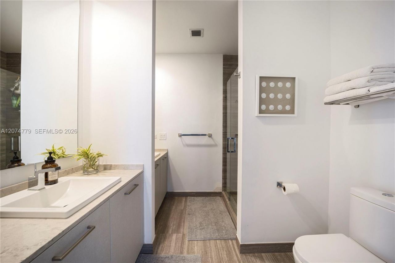 1010 Brickell Ave , Unit 4701, Miami, FL 33131 Photo