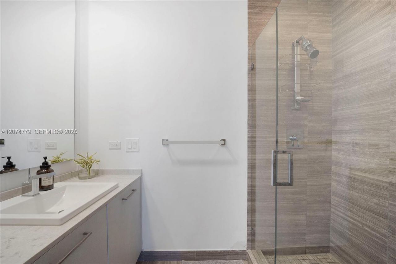 1010 Brickell Ave , Unit 4701, Miami, FL 33131 Photo