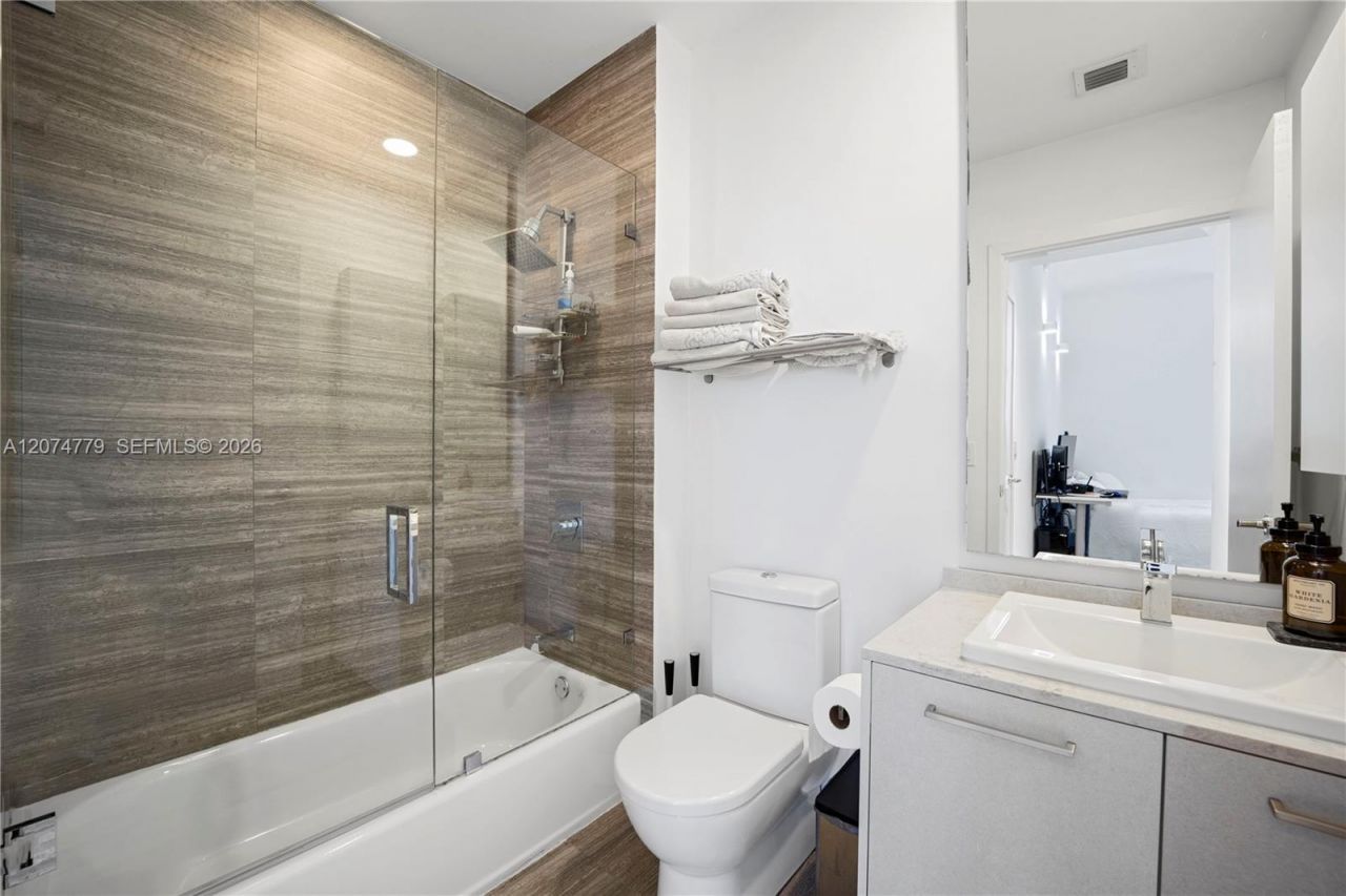 1010 Brickell Ave , Unit 4701, Miami, FL 33131 Photo