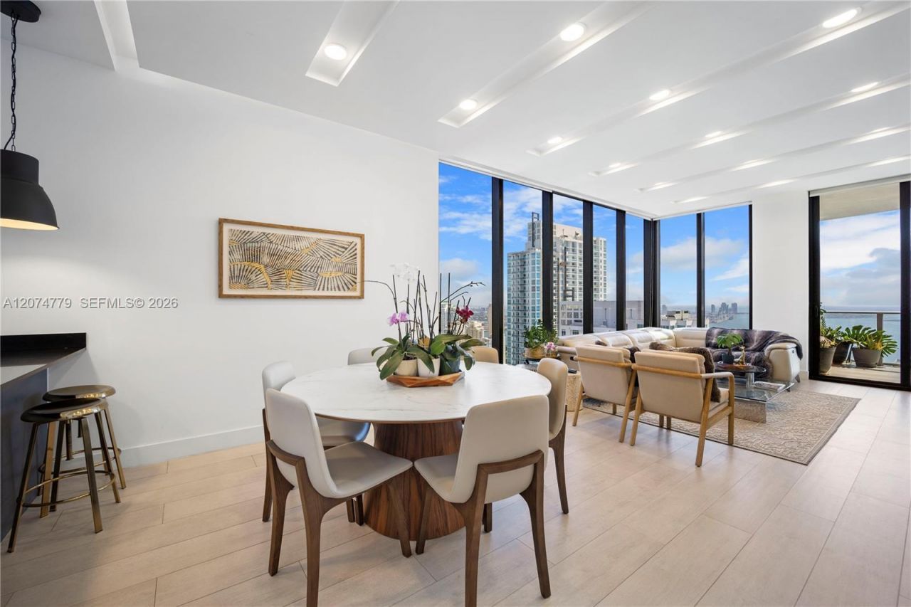 1010 Brickell Ave , Unit 4701, Miami, FL 33131 Photo