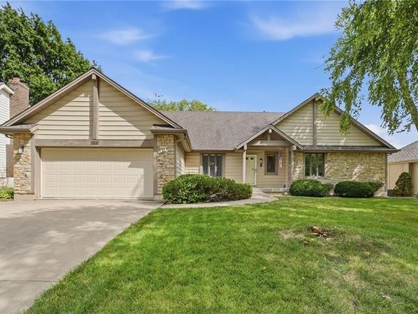 1633 NE Thames Drive, Lee's Summit, MO 64086