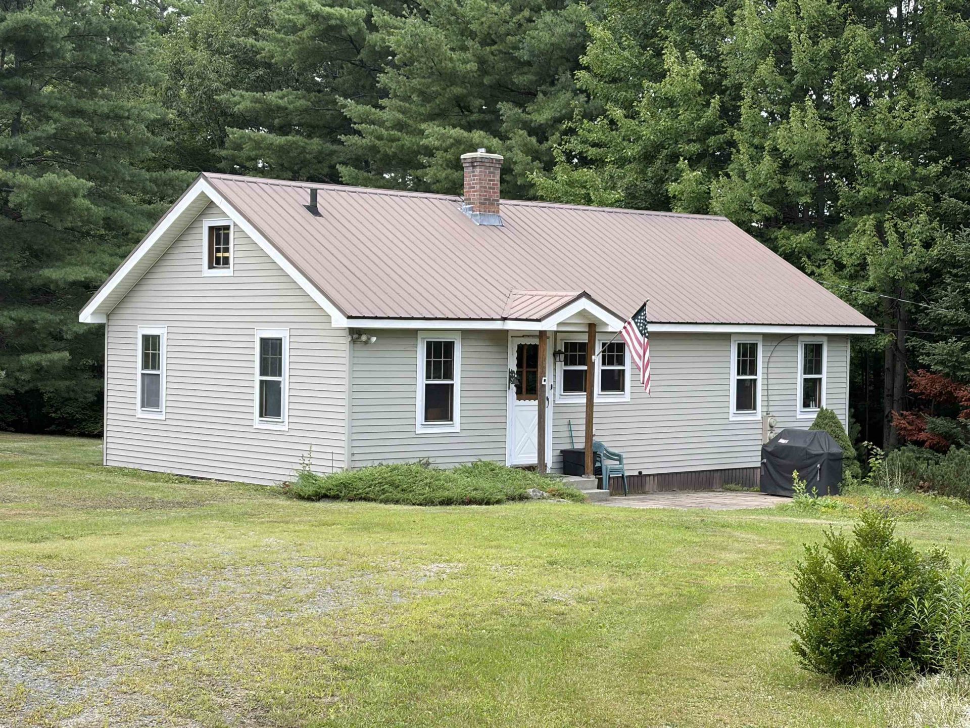 22 Twin Mountain Road, Whitefield, NH 03598 Main Photo