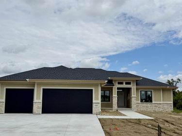 21201 Boyd Street, Elkhorn, NE 68116