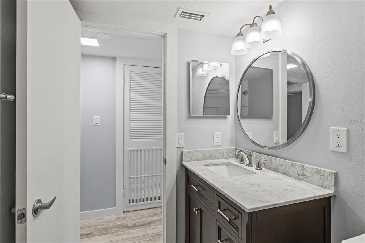4035 S School Avenue , Unit C5, Sarasota, FL 34231 Photo