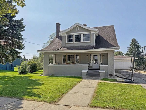207 E Main Street, Waukon, IA 52172