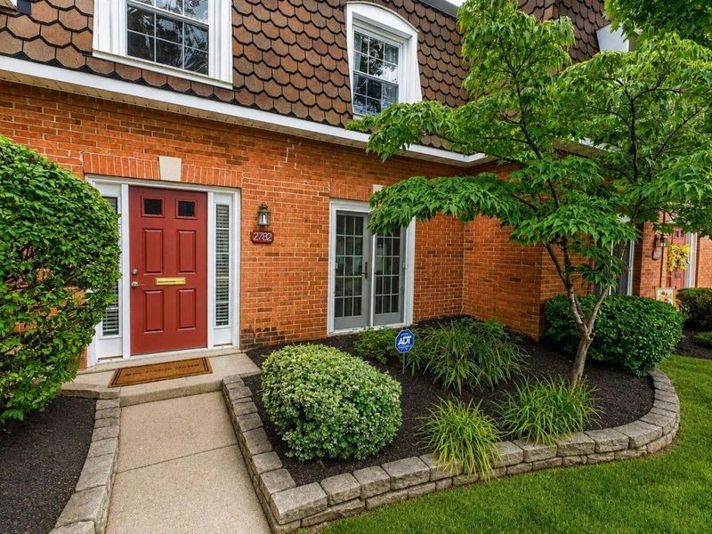 2782 Chateau Circle S, Unit 45, Columbus, OH 43221 Photo 2