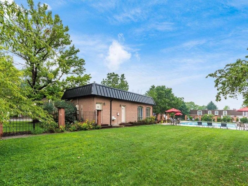 2782 Chateau Circle S, Unit 45, Columbus, OH 43221 Photo 46