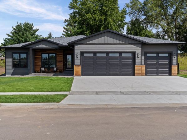 1313 Leo Dr, Holmen, WI 54636