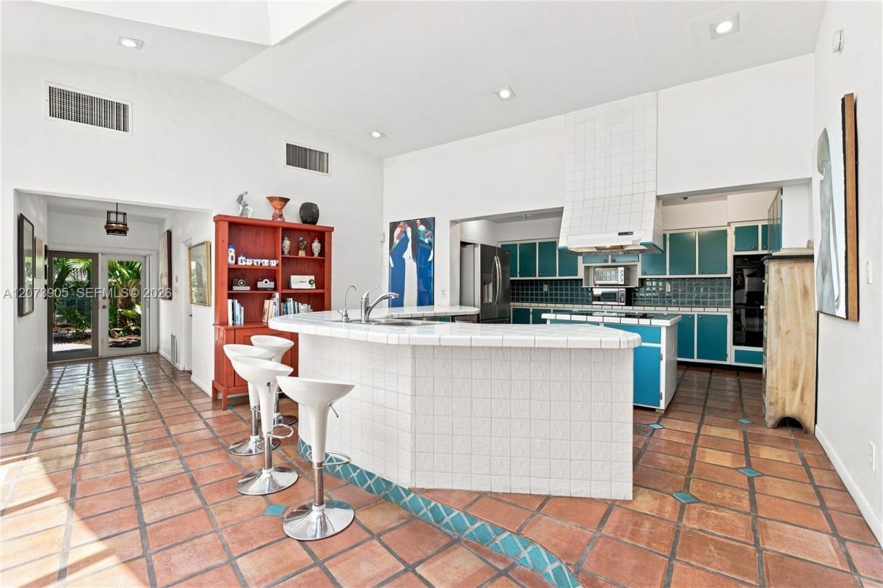4110 Battersea Rd , Miami, FL 33133 Photo