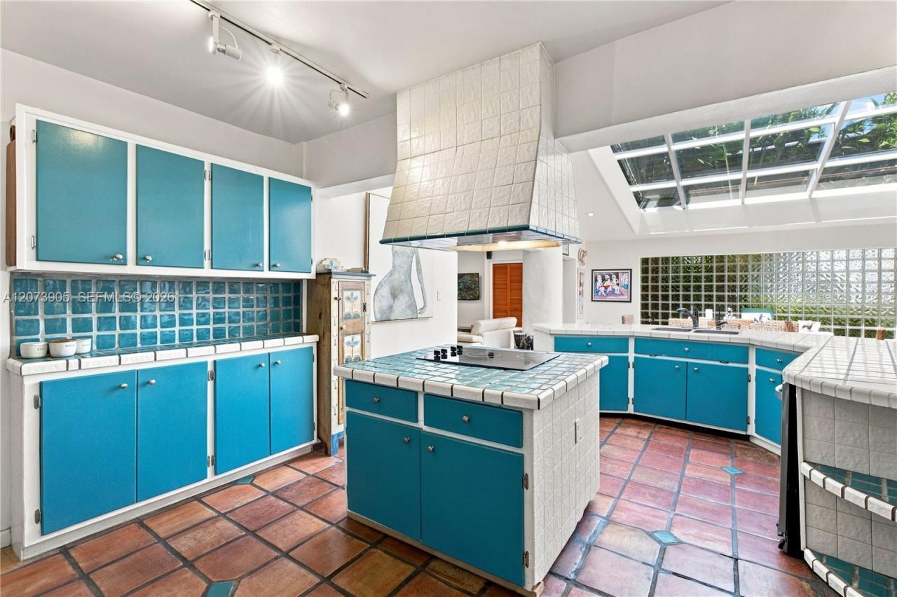 4110 Battersea Rd , Miami, FL 33133 Photo