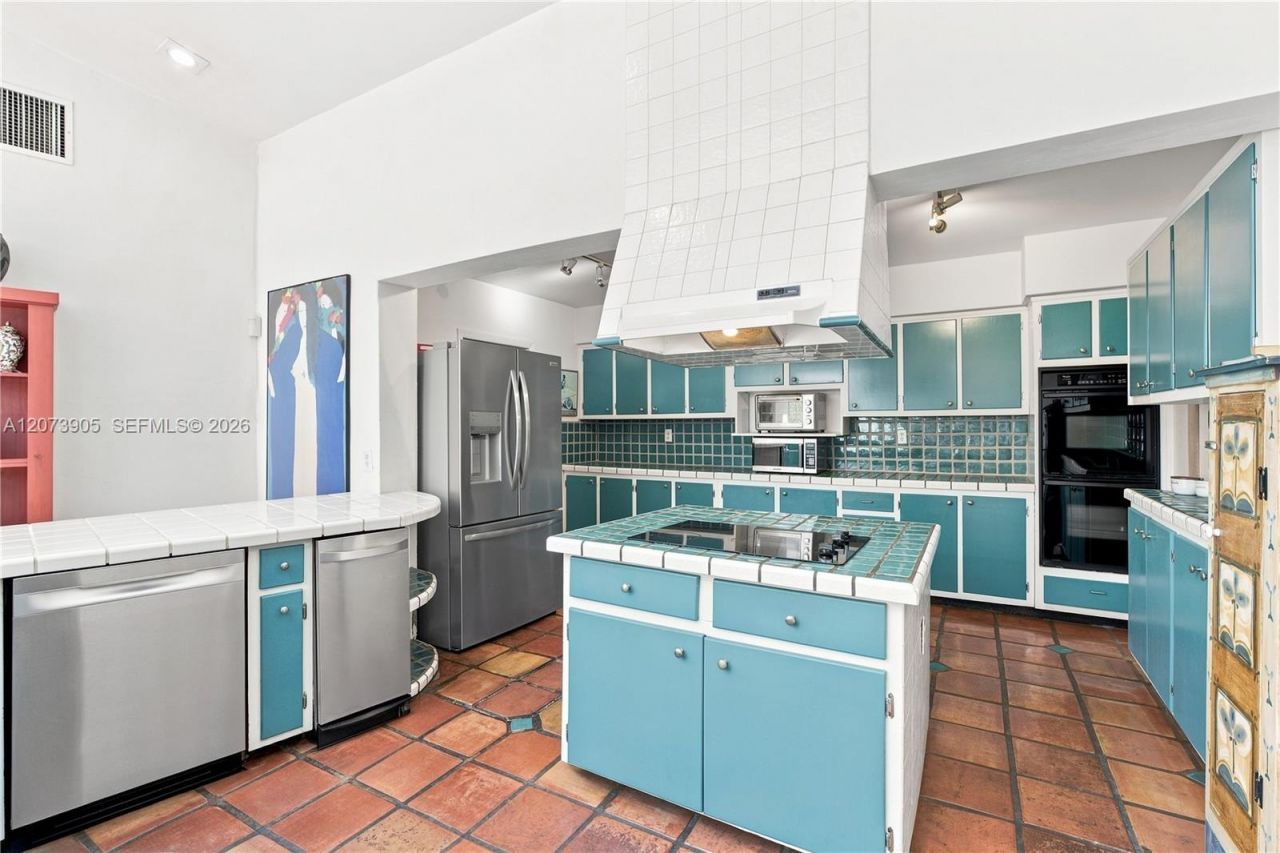 4110 Battersea Rd , Miami, FL 33133 Photo