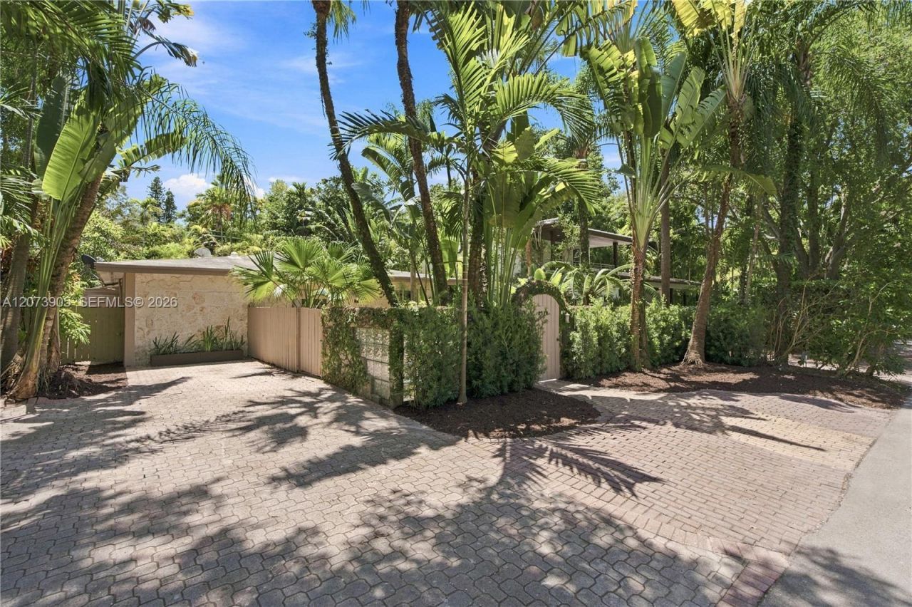 4110 Battersea Rd , Miami, FL 33133 Photo