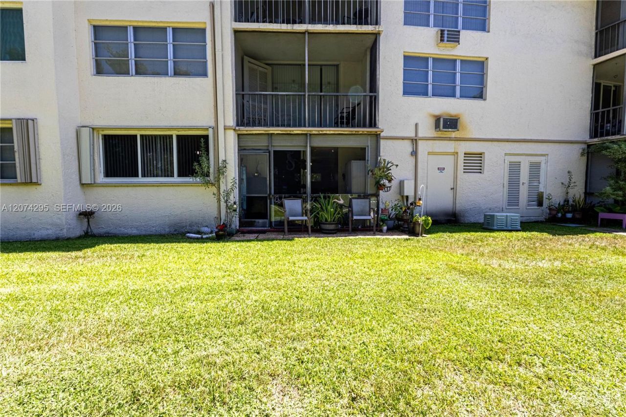 300 S Hollybrook Dr , Unit 105, Pembroke Pines, FL 33025 Photo