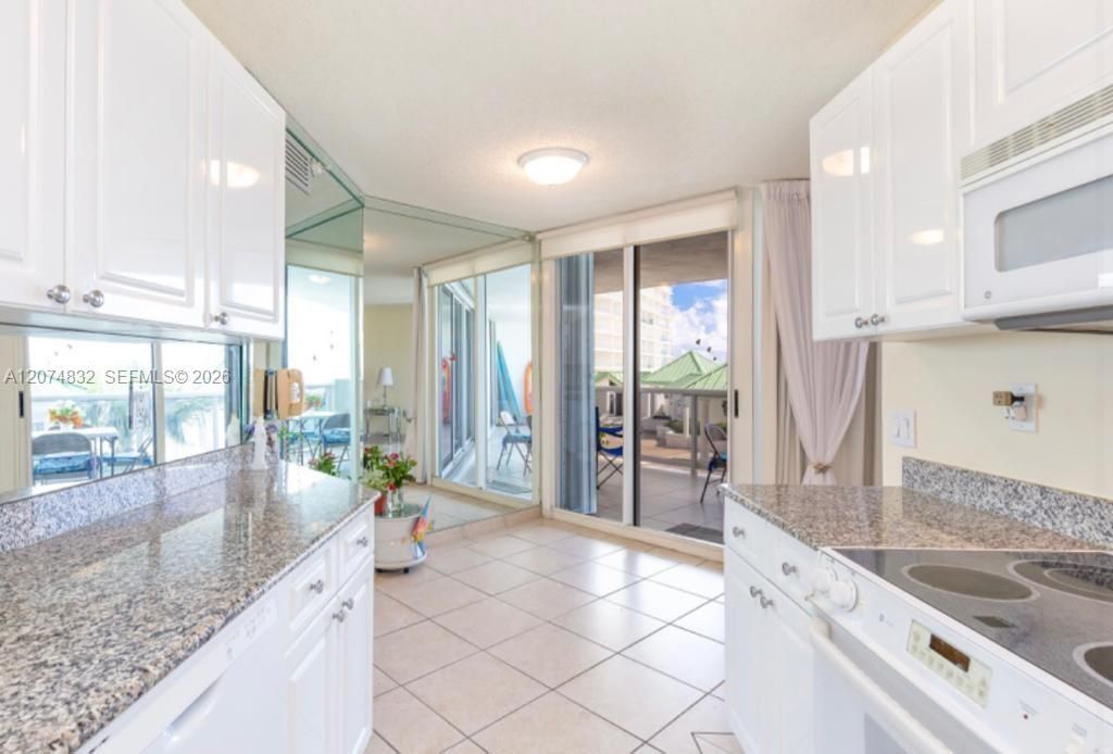 16711 Collins Ave, Unit 706, Sunny Isles Beach, FL 33160 Photo