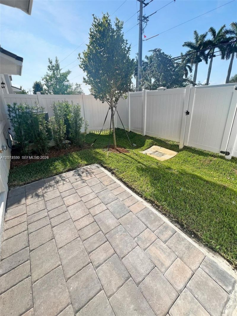 17025 SW 1st Street, Pembroke Pines, FL 33027 Photo