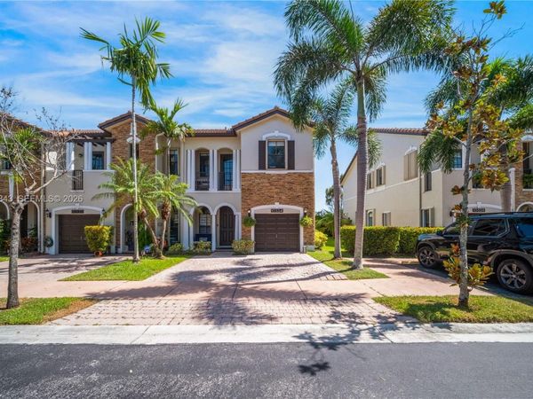 10334 NW 30th Ter, Doral, FL 33172