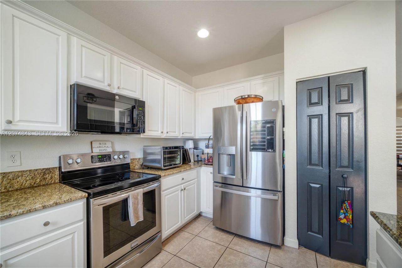 10334 NW 30th Ter, Doral, FL 33172 Photo