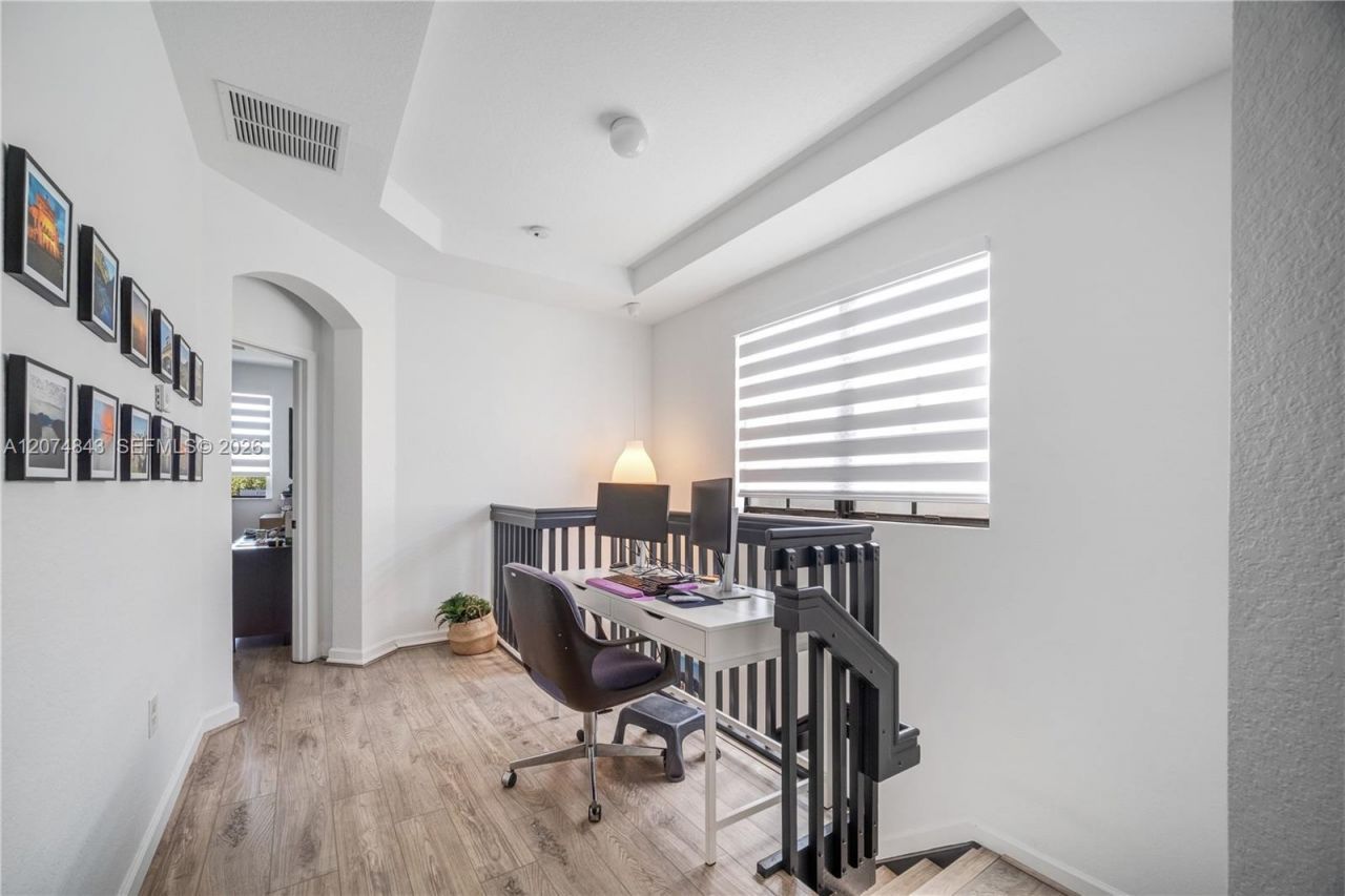 10334 NW 30th Ter, Doral, FL 33172 Photo