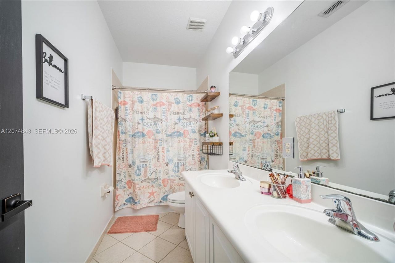 10334 NW 30th Ter, Doral, FL 33172 Photo