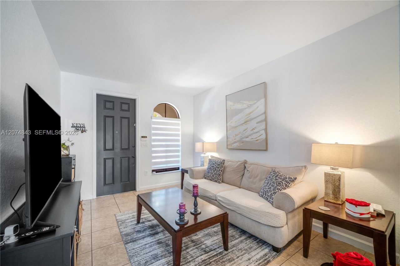 10334 NW 30th Ter, Doral, FL 33172 Photo