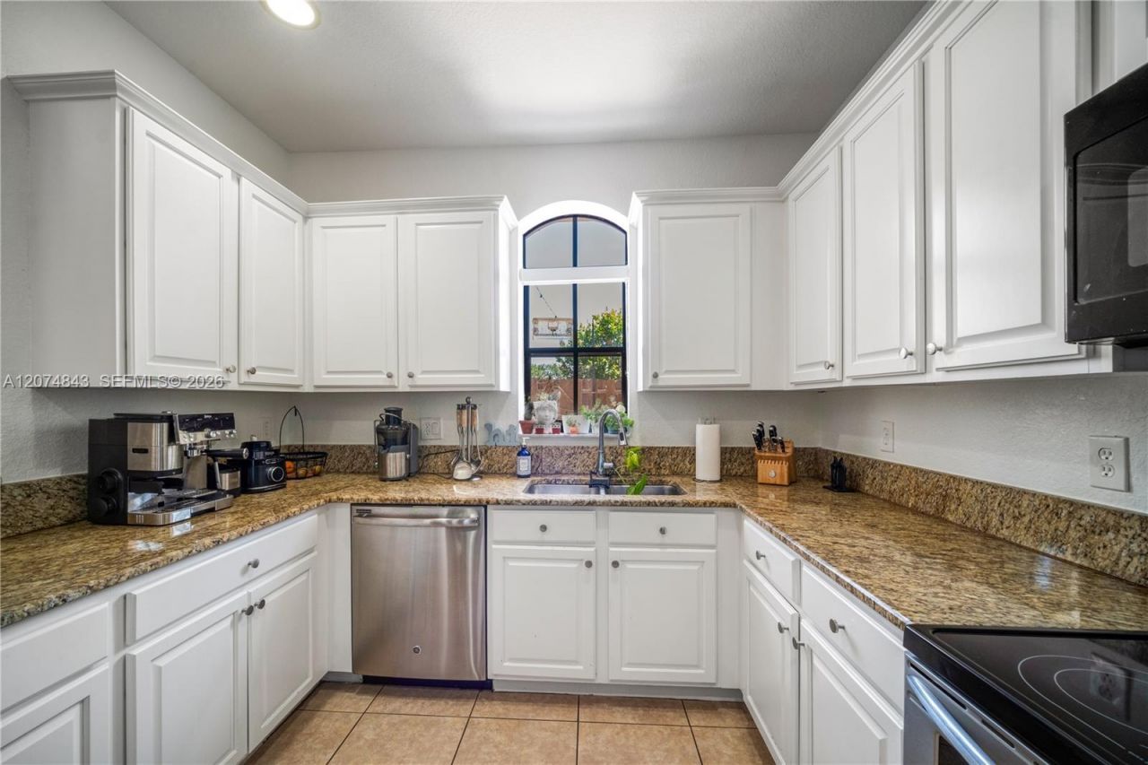 10334 NW 30th Ter, Doral, FL 33172 Photo