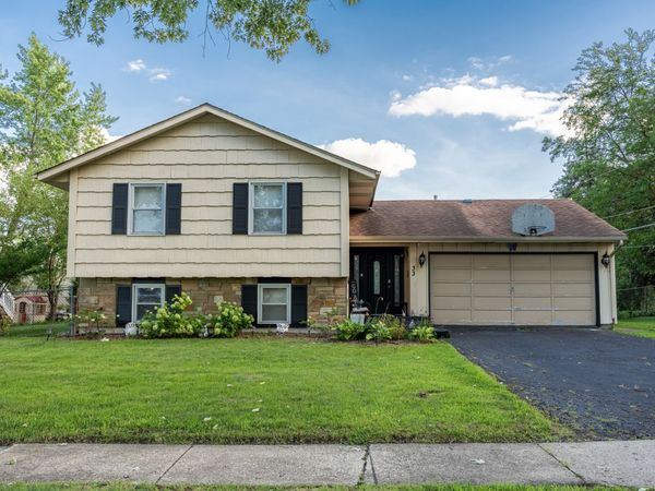33 Jacobsen Avenue, Glendale Heights, IL 60139