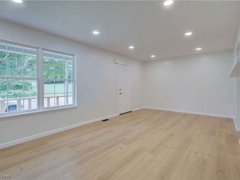 330 S Liberty Avenue, Alliance, OH 44601 Photo 8