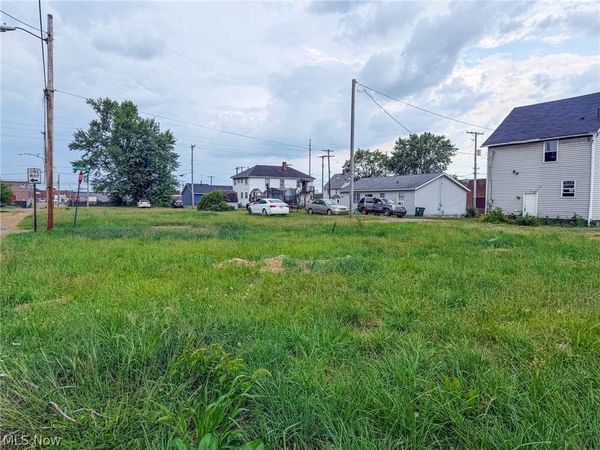 801 Backert Court SW, Canton, OH 44707