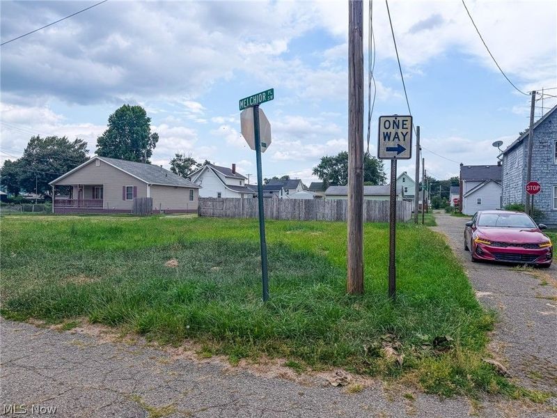 801 Backert Court SW, Canton, OH 44707 Photo 4