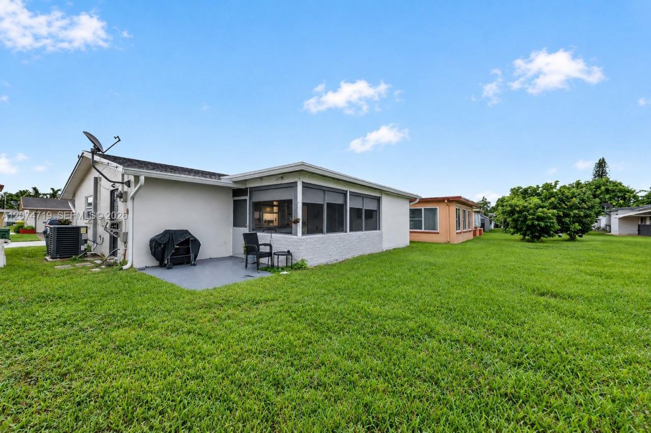 5721 NW 64th Way, Tamarac, FL 33321 Photo