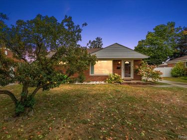 8641 Whitefield Street , Dearborn Heights, Mi 48127