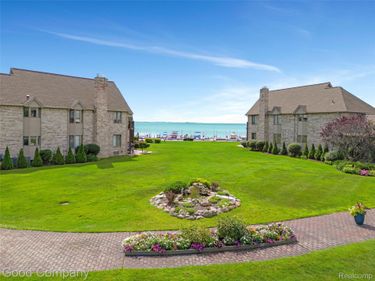 50684 Harbour View Drive N, New Baltimore, Mi 48047