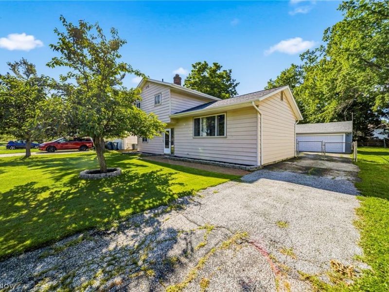 38102 Parkway Boulevard, Willoughby, OH 44094 Photo 2