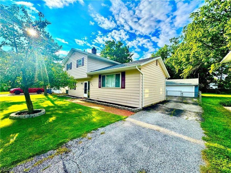 38102 Parkway Boulevard, Willoughby, OH 44094 Photo 2