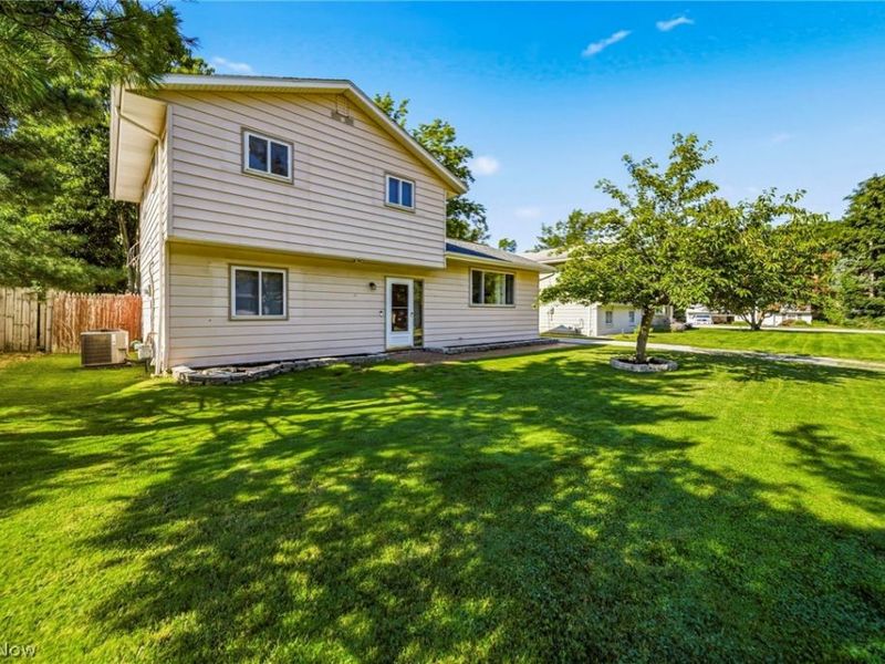 38102 Parkway Boulevard, Willoughby, OH 44094 Photo 3