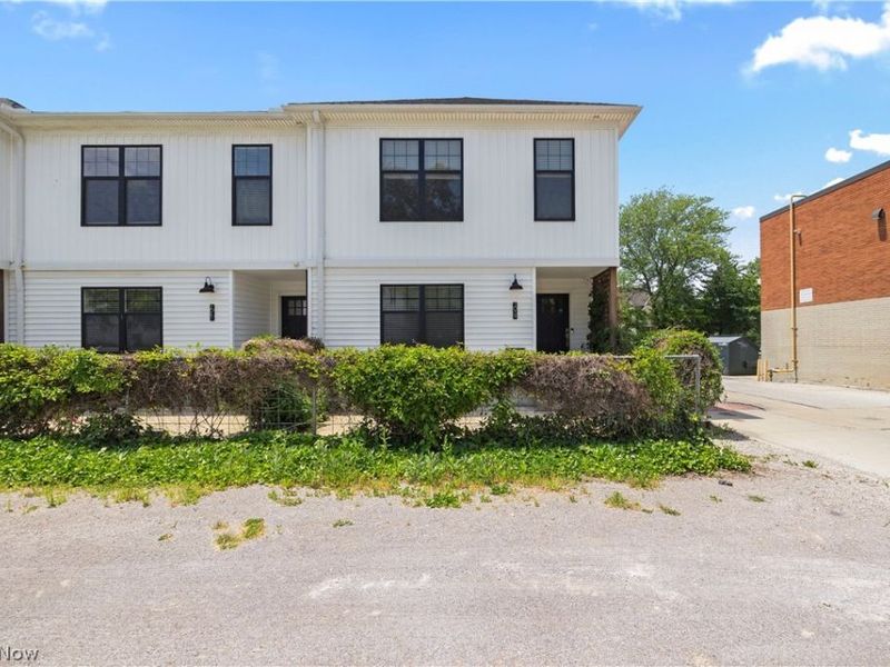 2059 W 34th Place , Cleveland, OH 44113 Photo 2