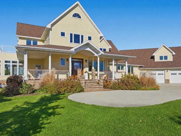 3422 73rd Avenue N, Moorhead, MN 56560