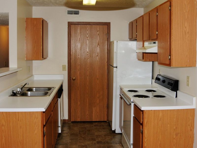 5561 Cedar Spring , Columbus, OH 43228 Photo 4