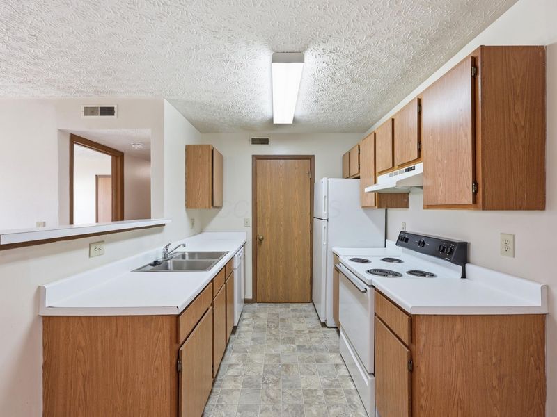 5561 Cedar Spring , Columbus, OH 43228 Photo 8