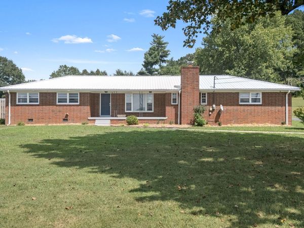 905 S Main St , Estill Springs, TN 37330
