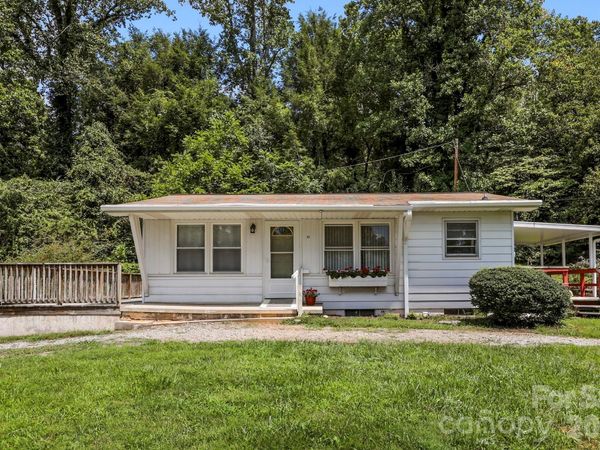 27 McGee Circle , Fairview, NC 28730