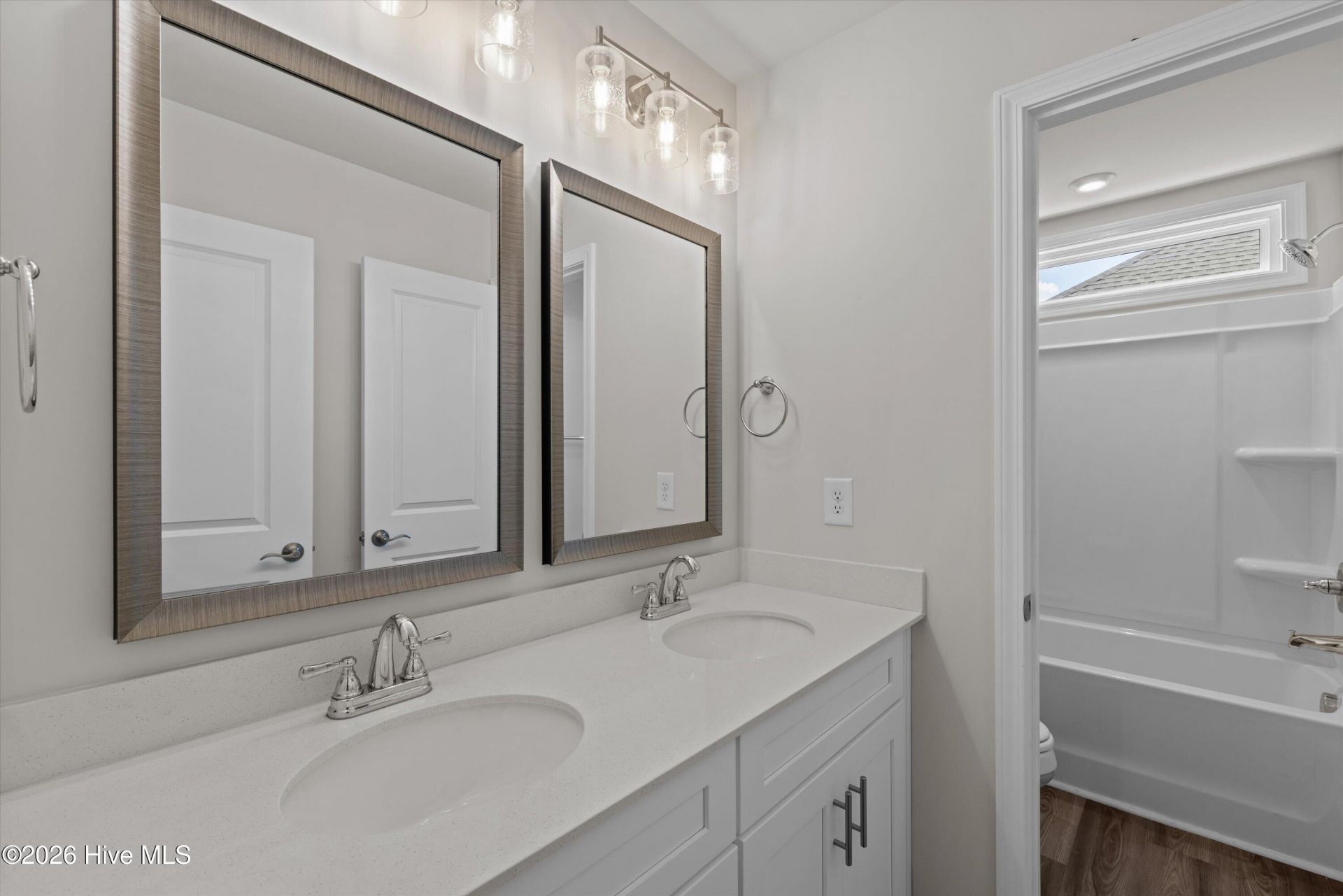 323 Mansell Park Photo 28